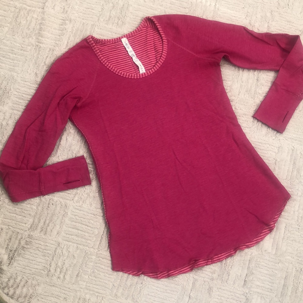 Lululemon Open Your Heart Long Sleeve Reversible Size 6
Heathered Raspberry Pink